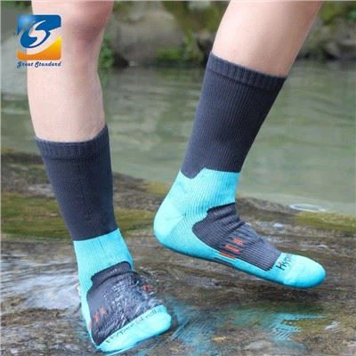 الجوارب للماء في الهواء الطلق